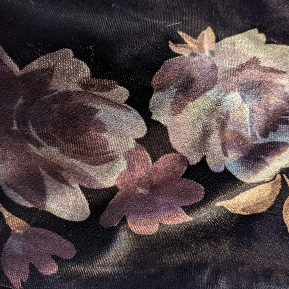 Elegant Black Floral Velvet Maxi Dress - Picture 6 of 6